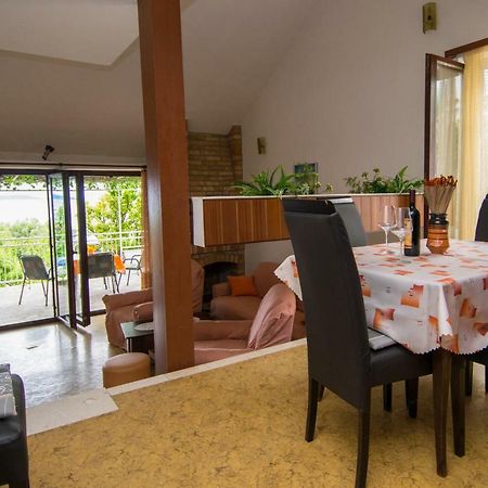 Vacation Home Mirjana Seget Vranjica Eksteriør billede