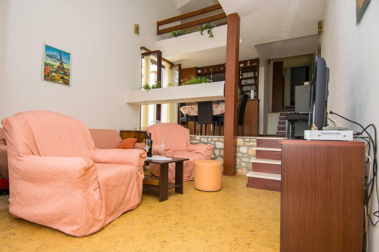 Vacation Home Mirjana Seget Vranjica Eksteriør billede