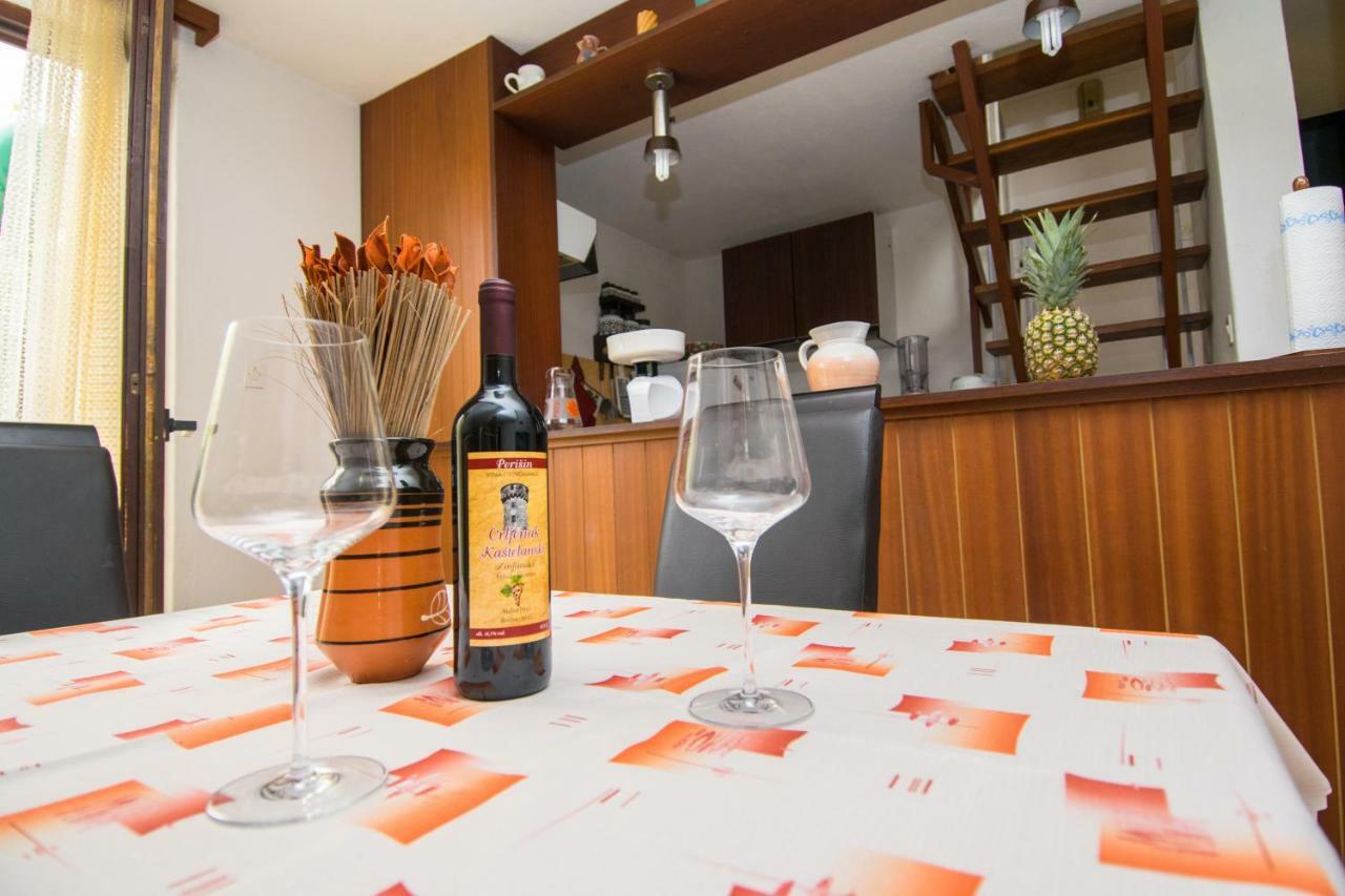 Vacation Home Mirjana Seget Vranjica Eksteriør billede
