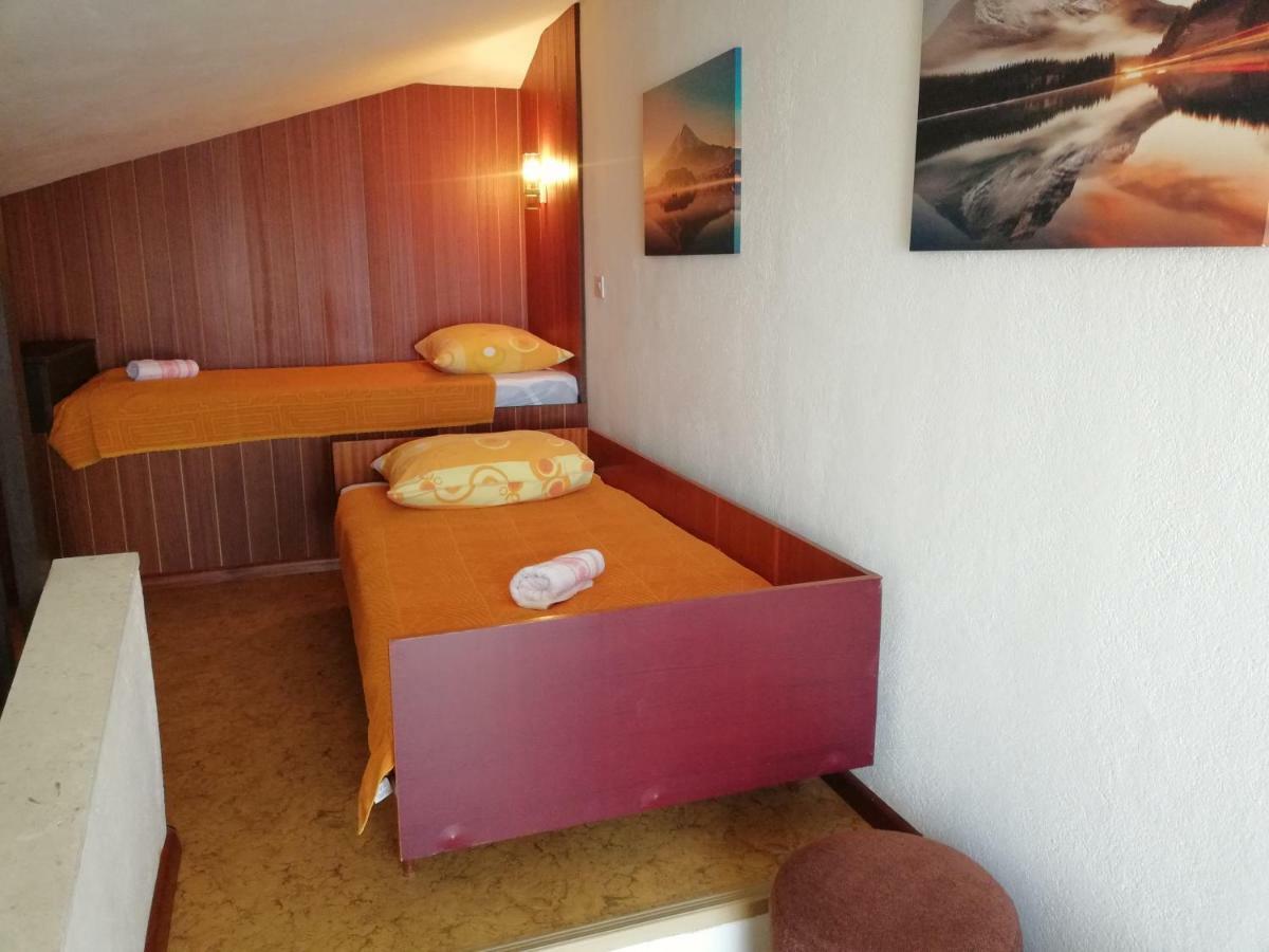Vacation Home Mirjana Seget Vranjica Eksteriør billede