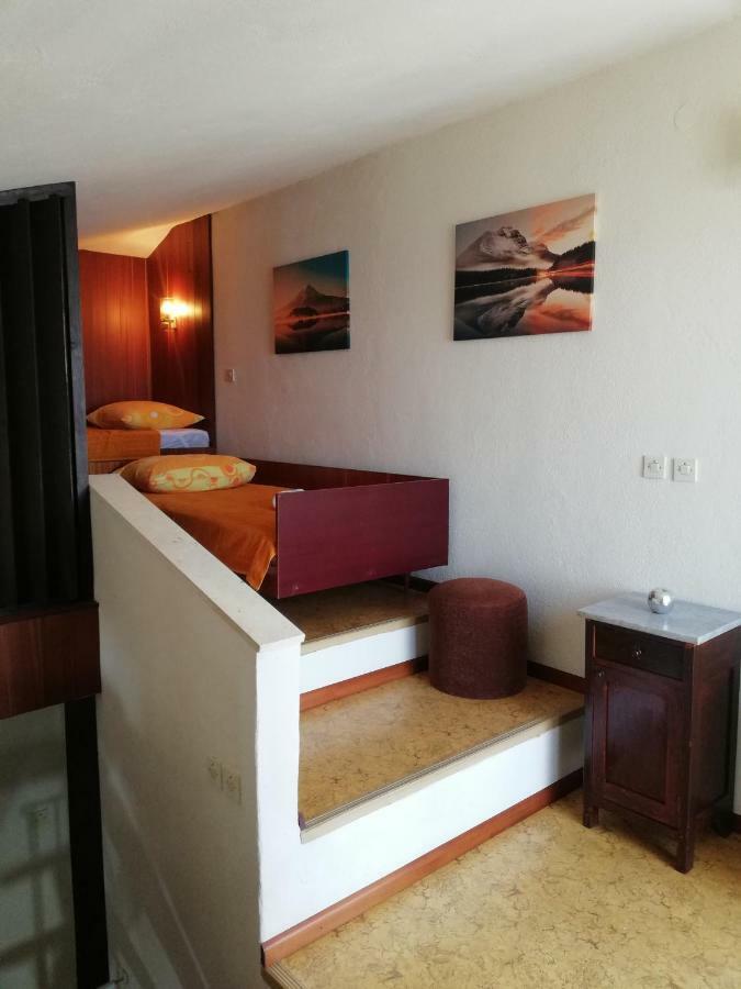 Vacation Home Mirjana Seget Vranjica Eksteriør billede