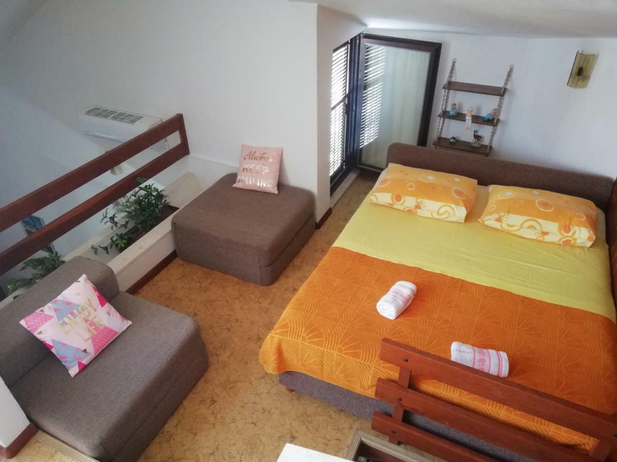 Vacation Home Mirjana Seget Vranjica Eksteriør billede