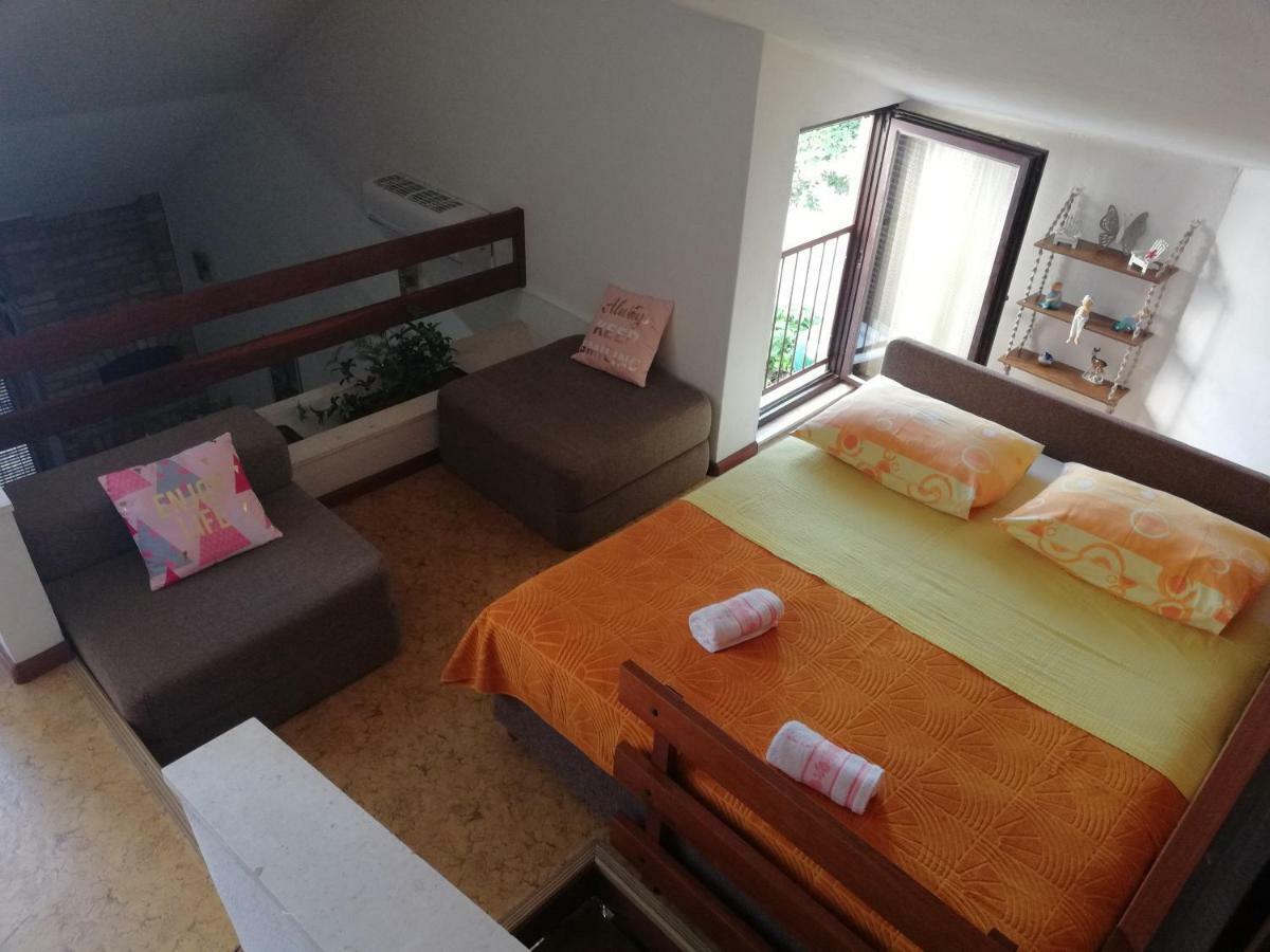 Vacation Home Mirjana Seget Vranjica Eksteriør billede